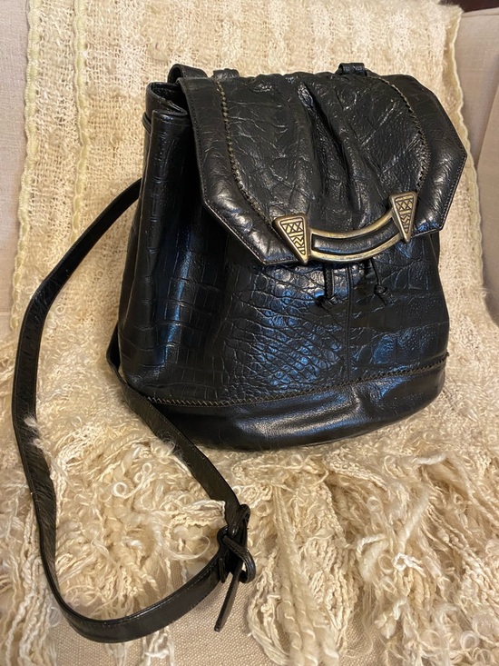 Sharif Handbags - VTG Sharif Black Faux-Croc Drawstring Crossbody / handbag with Brass Accent